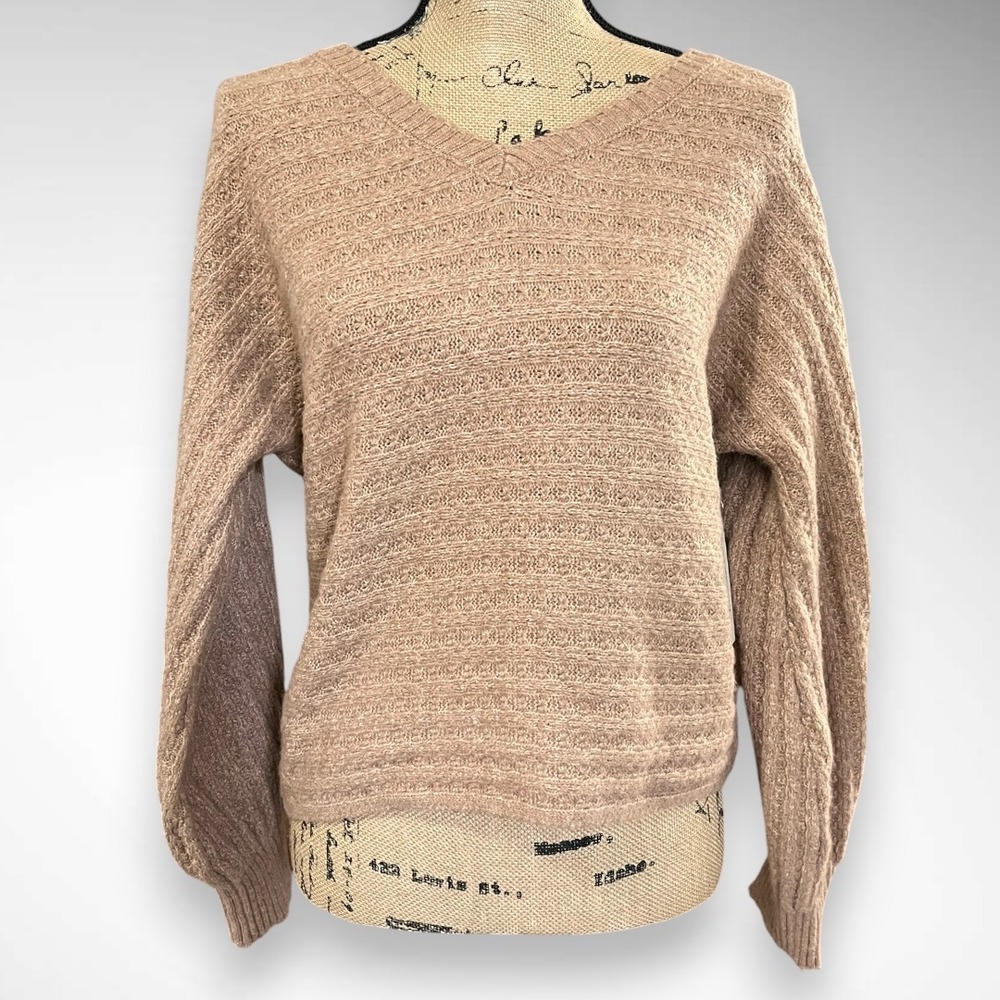 FRANCESCA'S Tan Ribbed V-Neck and V-Back Long Sleeve Sweater Medium |‎ NWT
